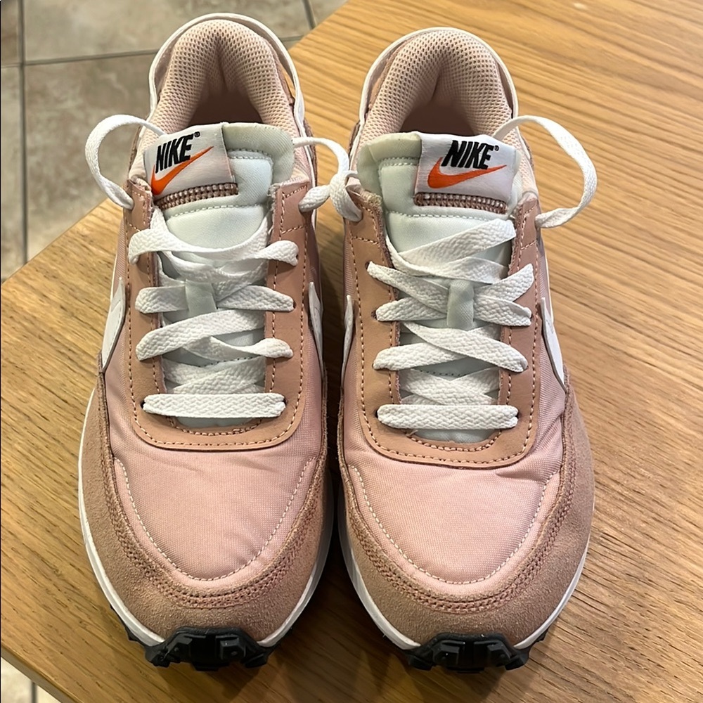 Nike 1972 shoes size 7.5.